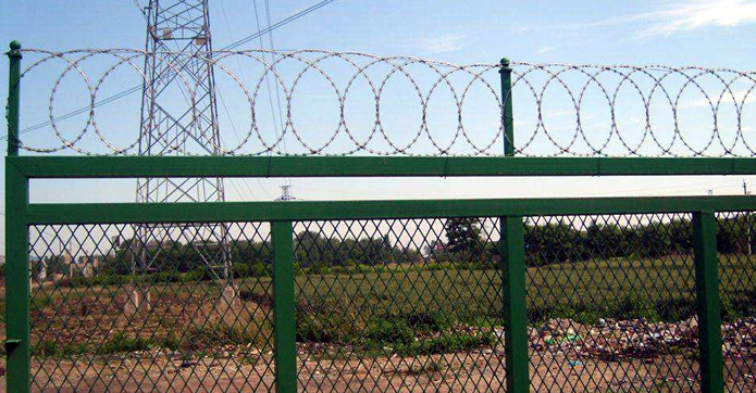 BTO 12 Blade Razor Wire Flatwrap Fencing Panels